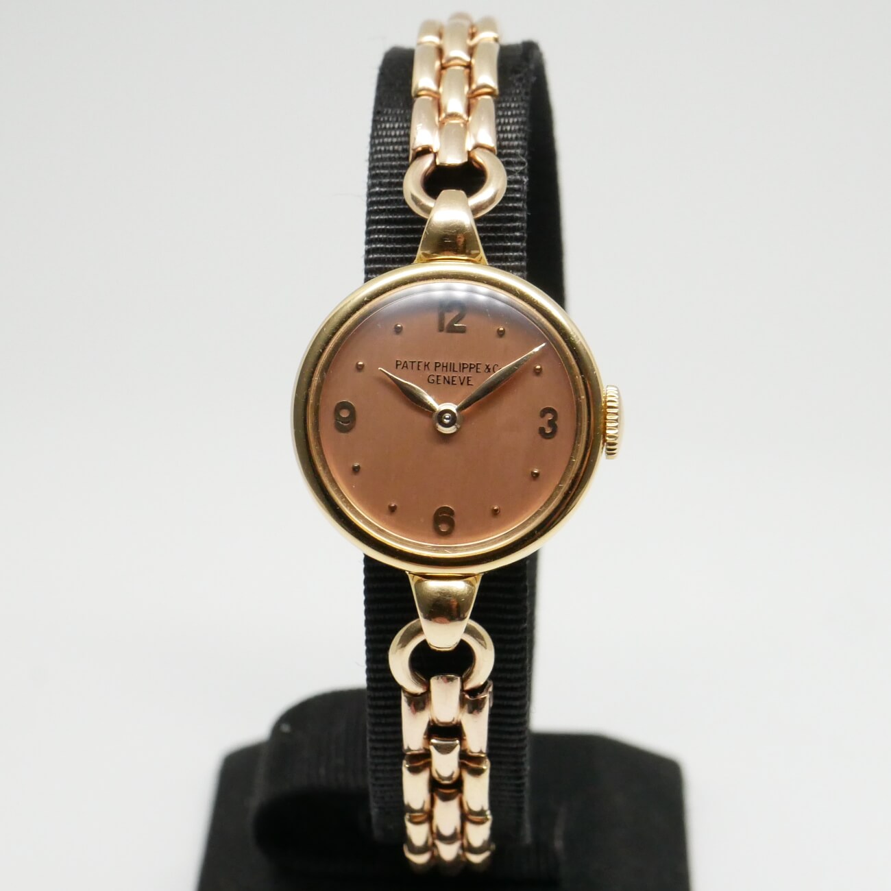 PATEK PHILIPPE ROUND MODEL