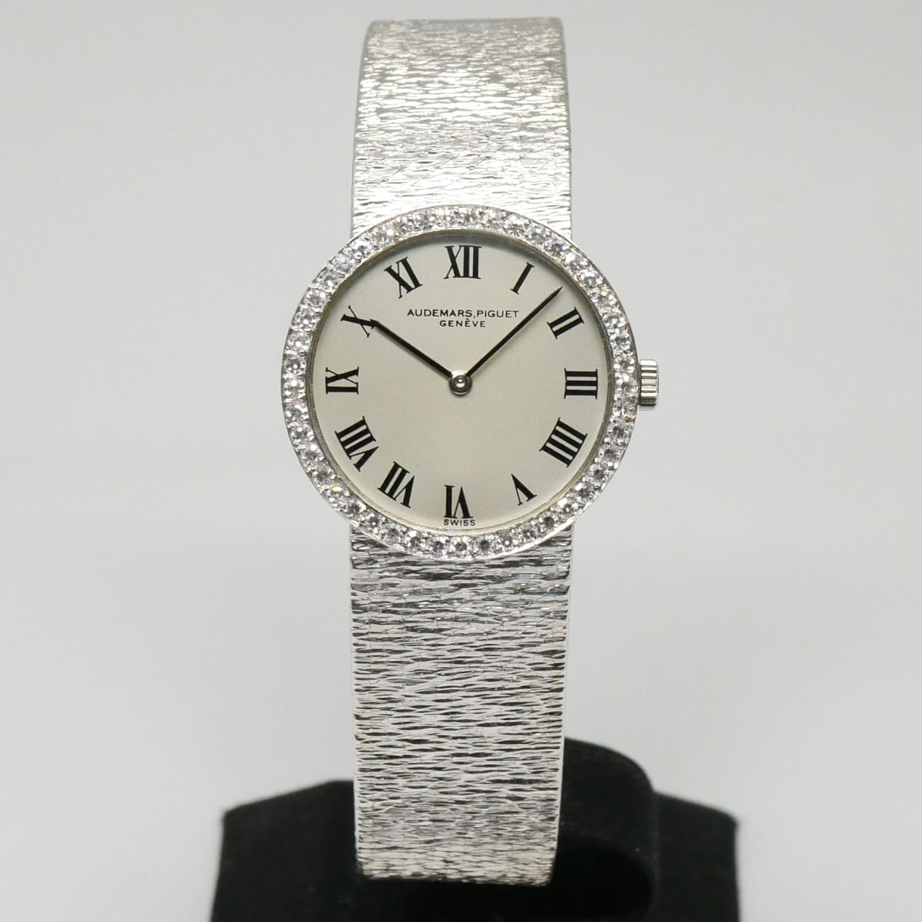 AUDEMARS PIGUET ROUND MODEL