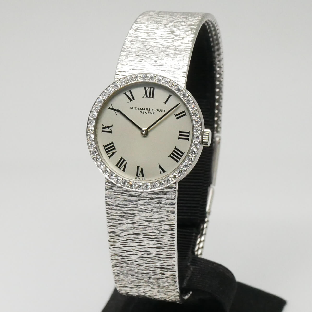 AUDEMARS PIGUET ROUND MODEL