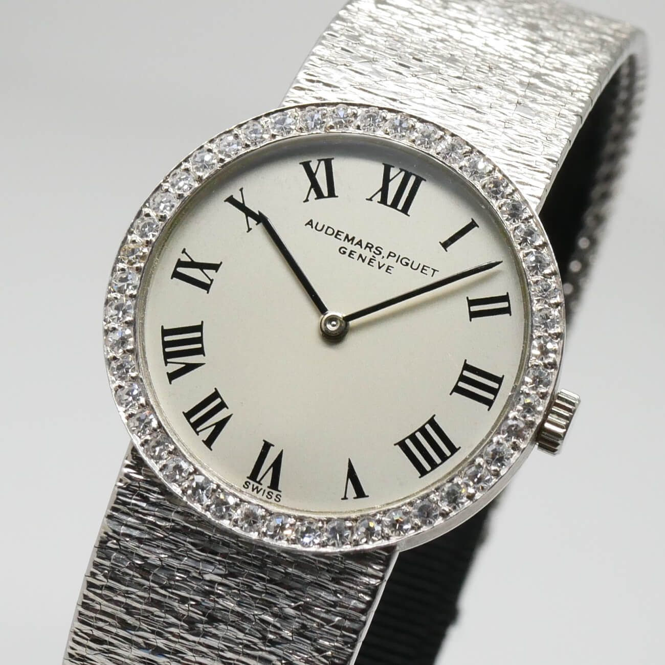 AUDEMARS PIGUET ROUND MODEL