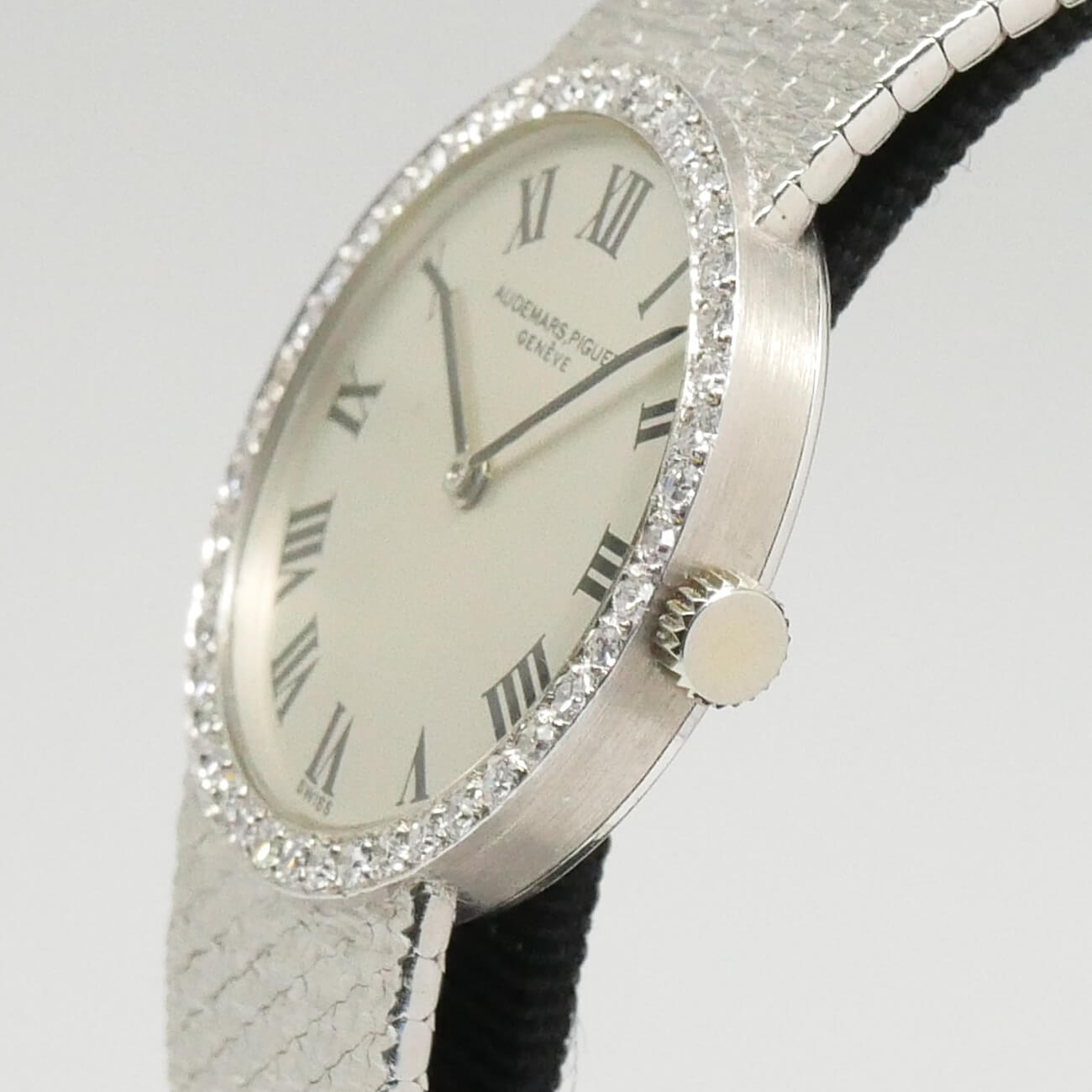 AUDEMARS PIGUET ROUND MODEL