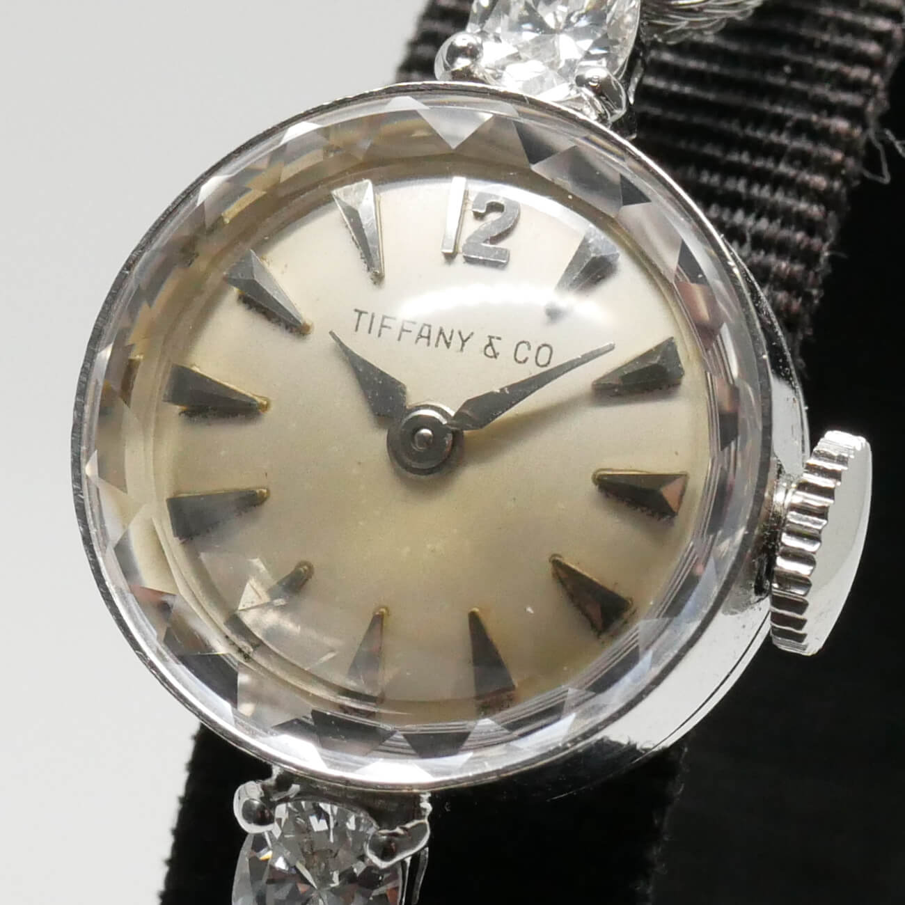 TIFFANY&CO. ROUND MODEL