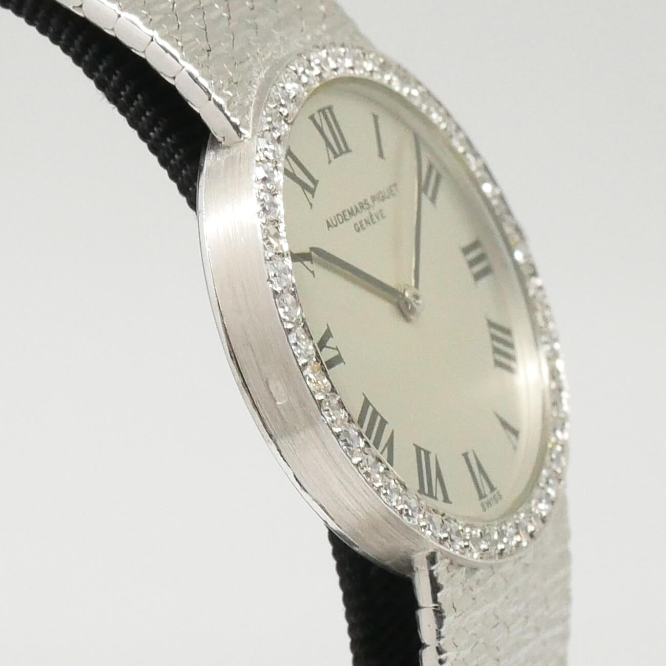 AUDEMARS PIGUET ROUND MODEL