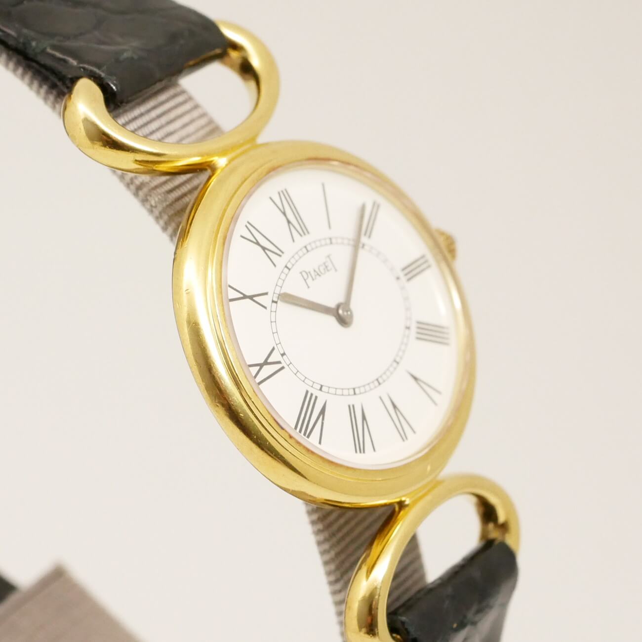 PIAGET ROUND MODEL