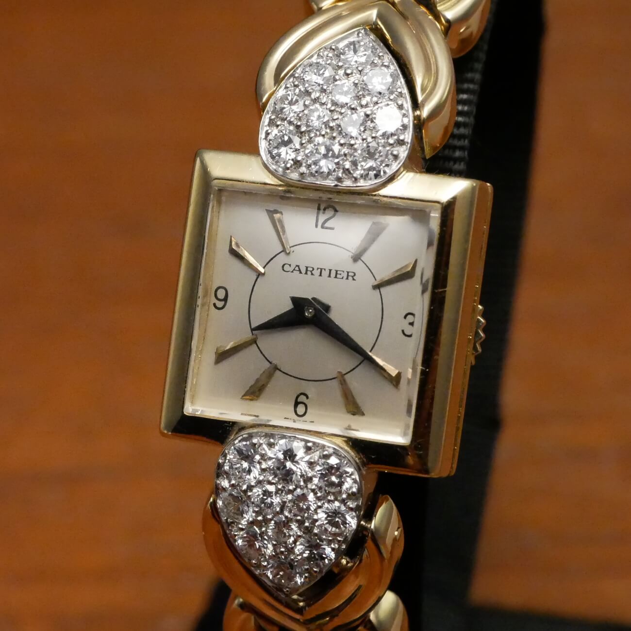 CARTIER BACK WIND