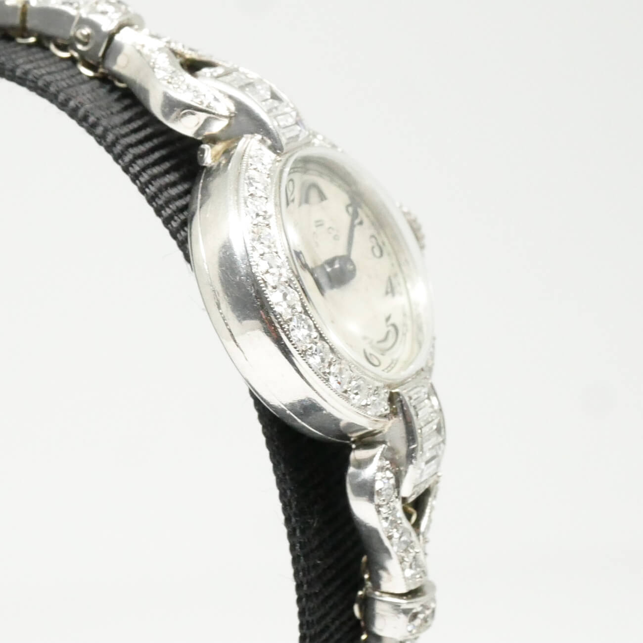 TIFFANY&CO. ROUND MODEL