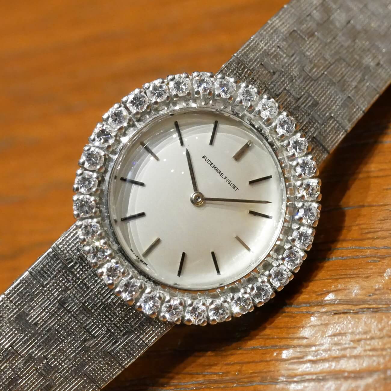 AUDEMARS PIGUET ROUND MODEL