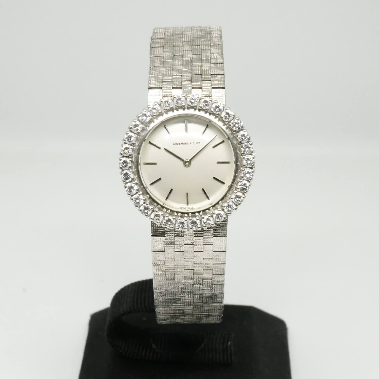 AUDEMARS PIGUET ROUND MODEL