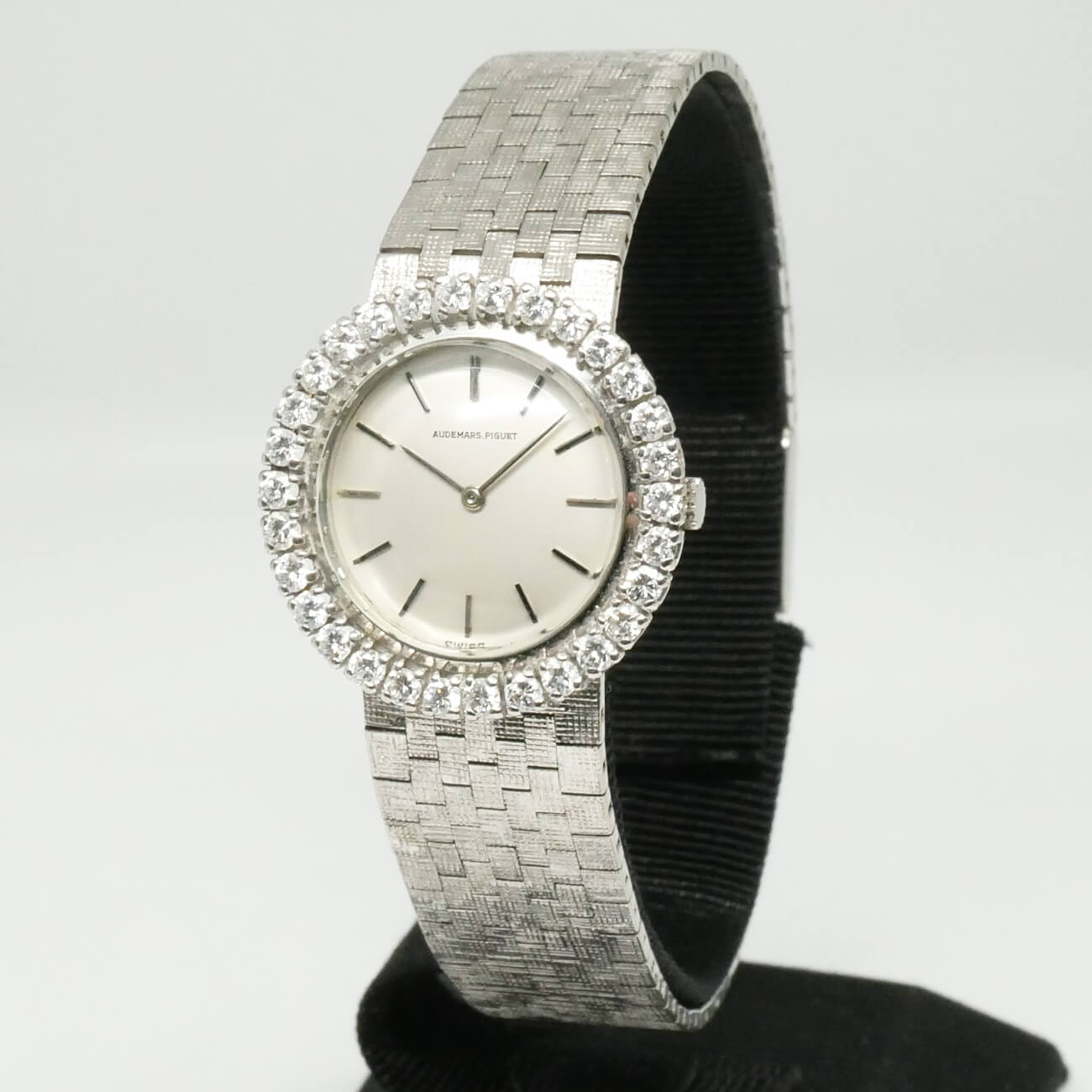 AUDEMARS PIGUET ROUND MODEL