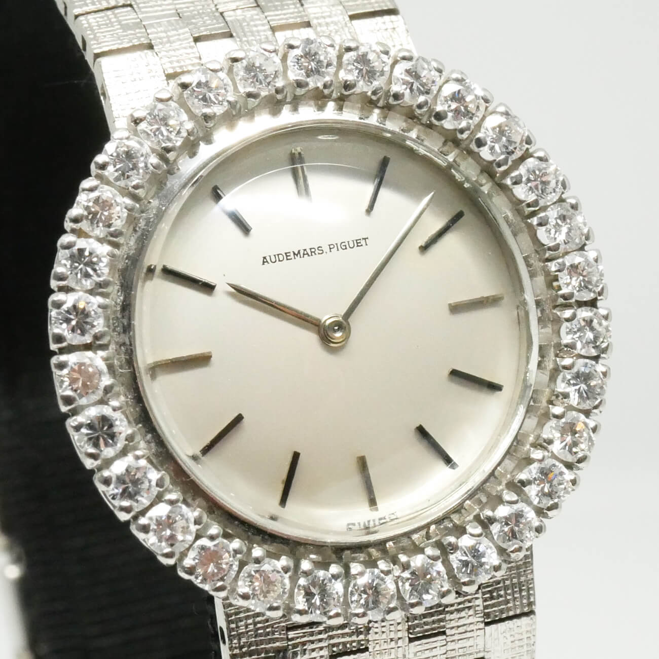 AUDEMARS PIGUET ROUND MODEL