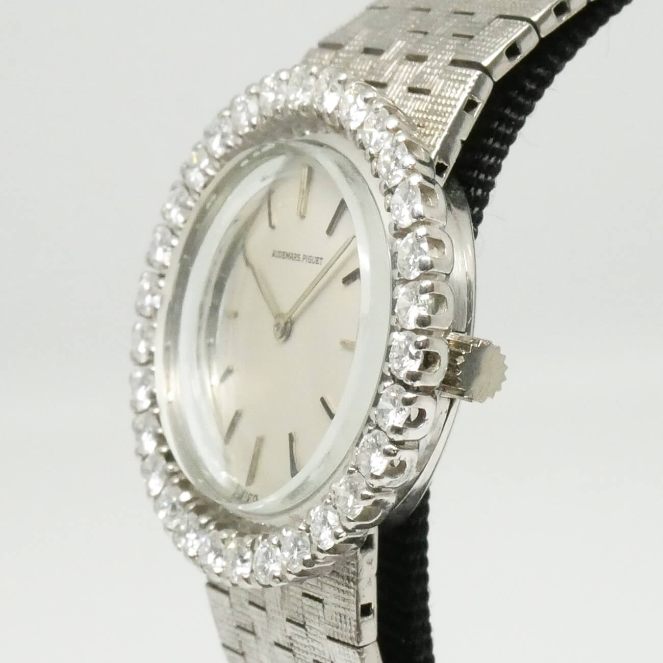 AUDEMARS PIGUET ROUND MODEL