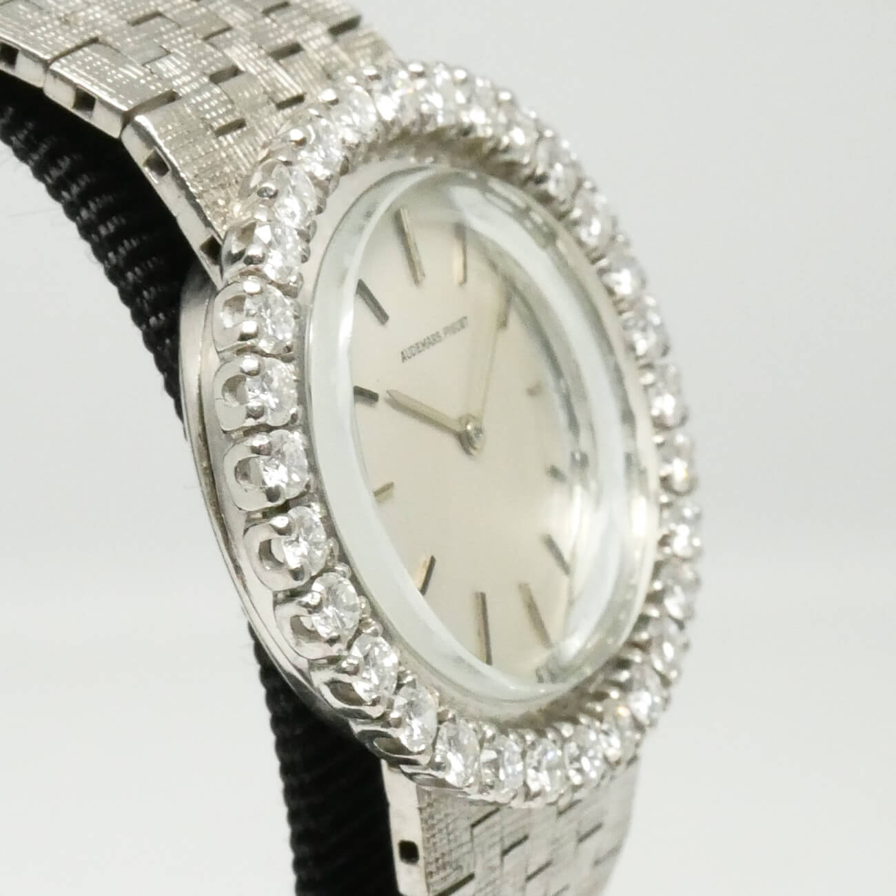 AUDEMARS PIGUET ROUND MODEL